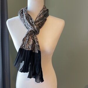 CEJON Women’s Scarf Silver & Black Paisley Design